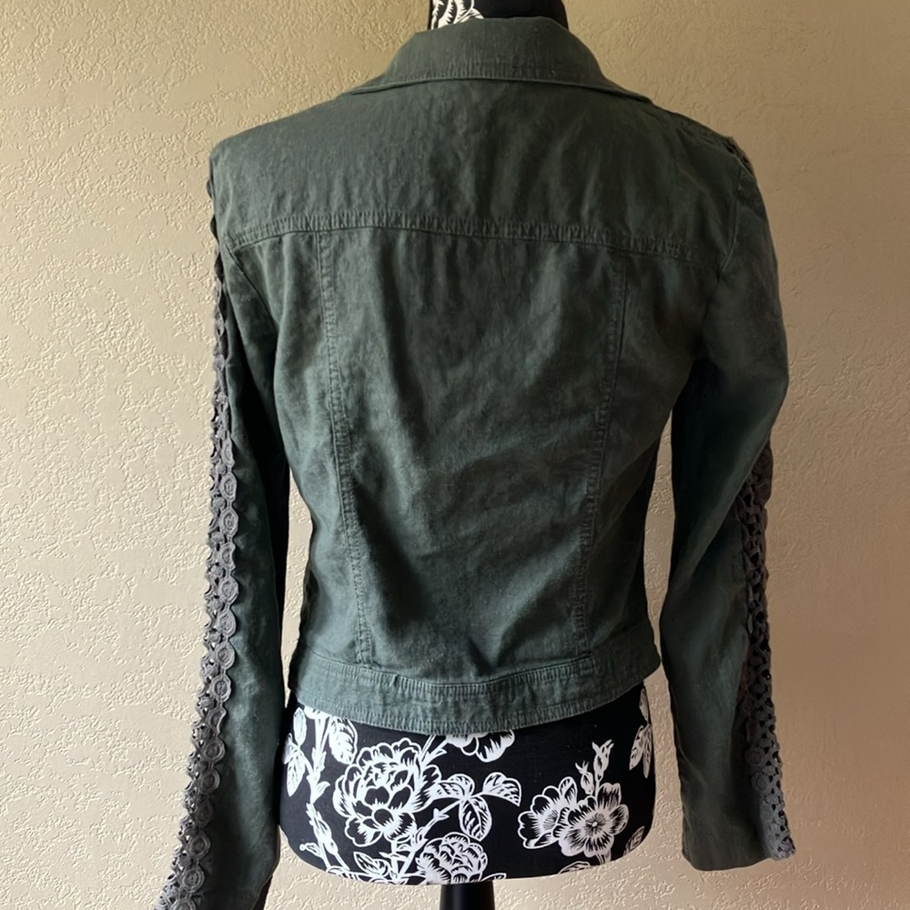 M MAURICES OLIVE GREEN ZIP FRONT & POCKET LACE INSET ARMS LINEN BLEND JACKET - Picture 3 of 8